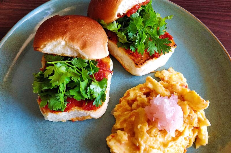 Scrambled Egg with Spiced Paav
